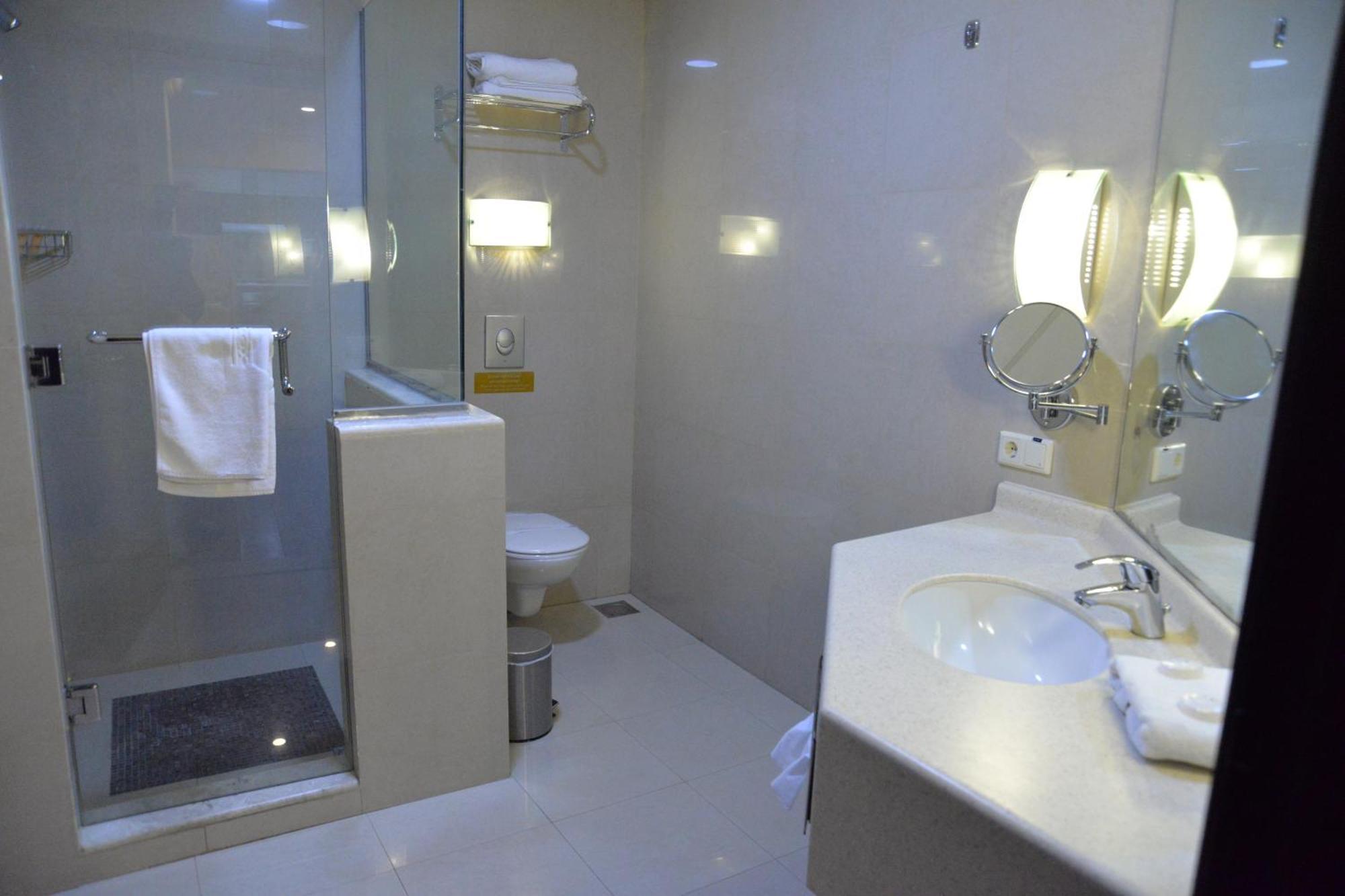 The Palace Suites El-Huber Dış mekan fotoğraf